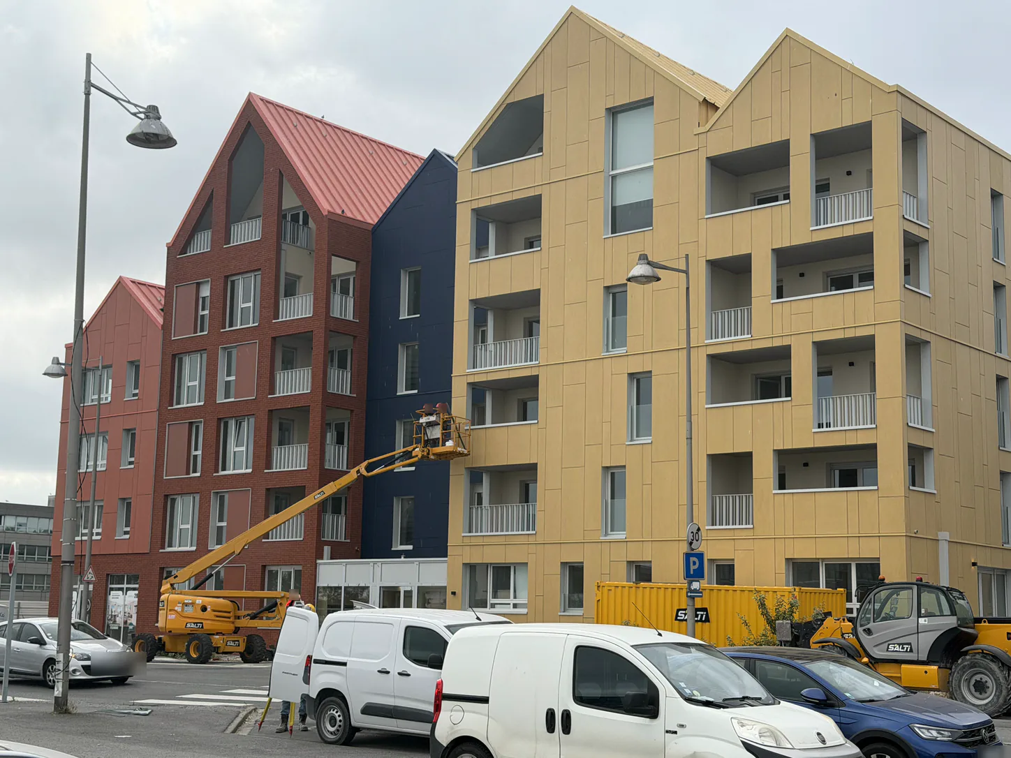 Garde-corps aluminium en façade sur le chantier DOCK 28 à Dunkerque
