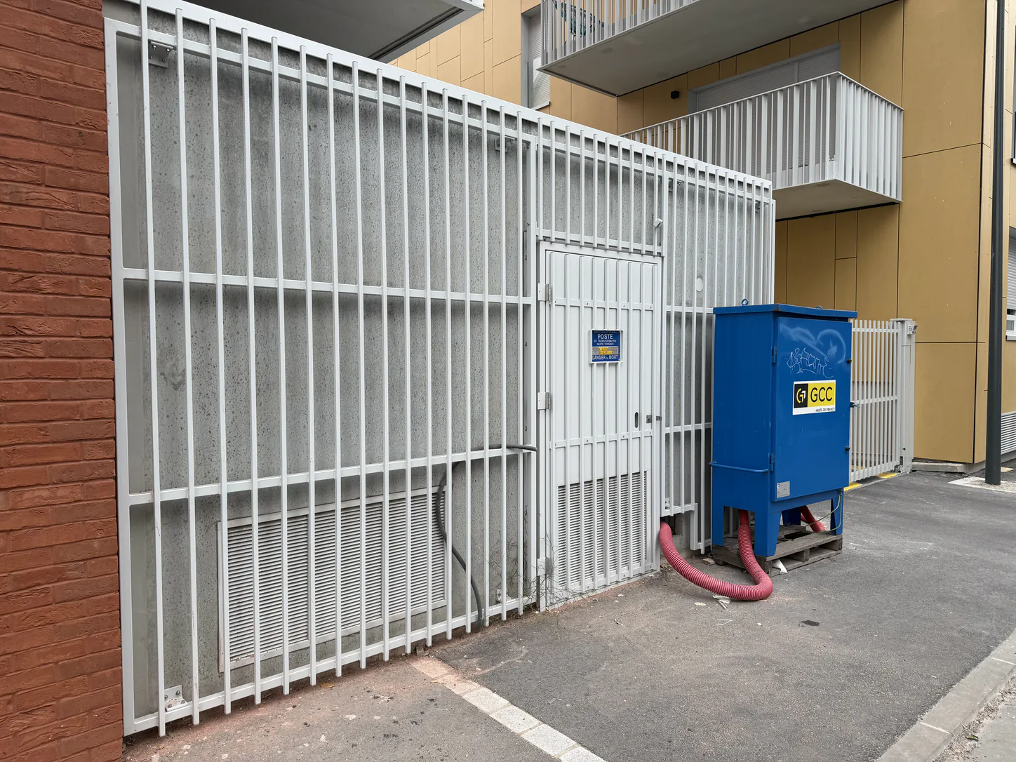 Habillage métallique du poste transformateur et pose d’équipements de type Enedis sur le chantier DOCK 28